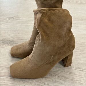 Elegant Tan Suede Ankle Boots